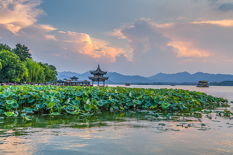 杭州西湖的自然景观和建筑景观