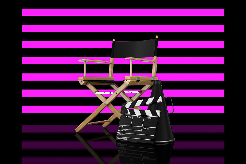 导演椅子，电影拍板和扩音器前剥离的灯光。3d渲染