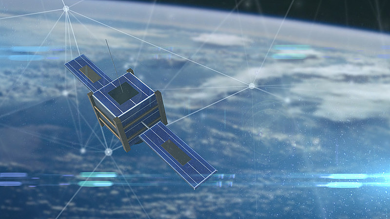 环绕地球的卫星或微型卫星，用于全球范围的数据连接