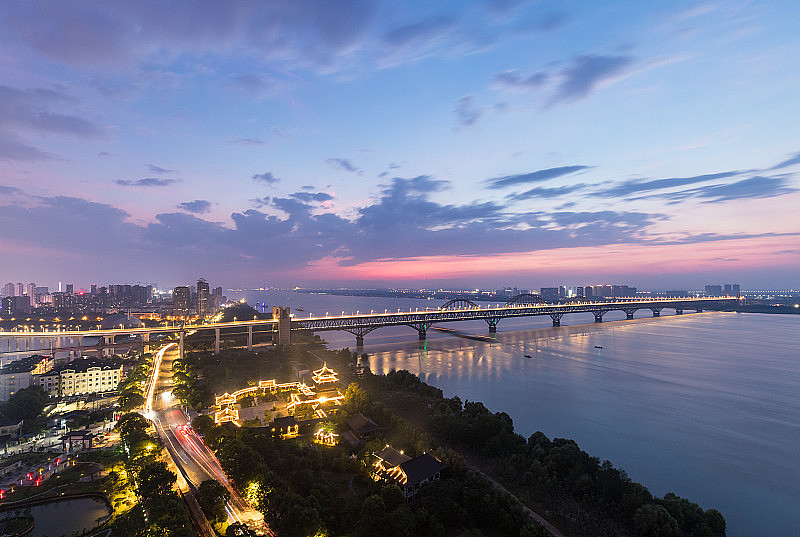 长江九江高速铁路桥夜景