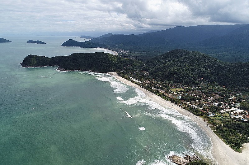 Boiçucanga海滩鸟瞰图，圣塞巴斯蒂安，São保罗，巴西北海岸。伟大的景观。