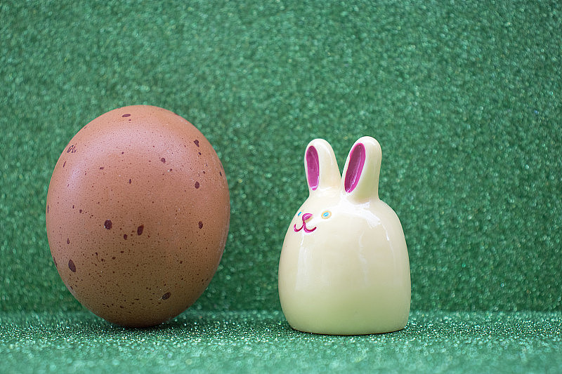 复活节兔子和彩蛋背景