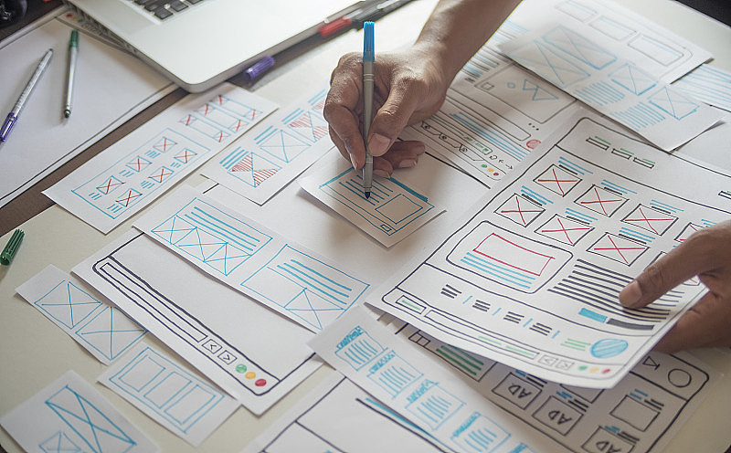 网站设计师创意规划应用开发者开发草图草图模板布局原型框架线框设计工作室。用户体验概念。
