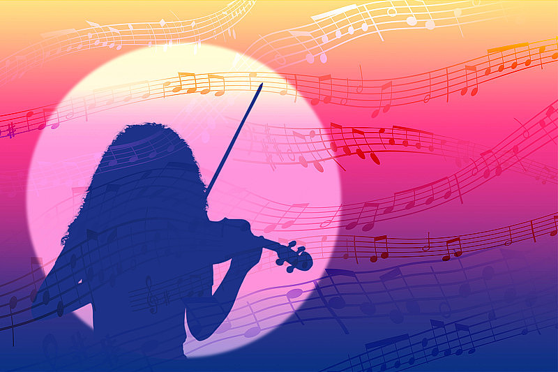 带有音符的音乐背景。一个小提琴家的女孩在日落或黎明的背景下演奏的剪影。