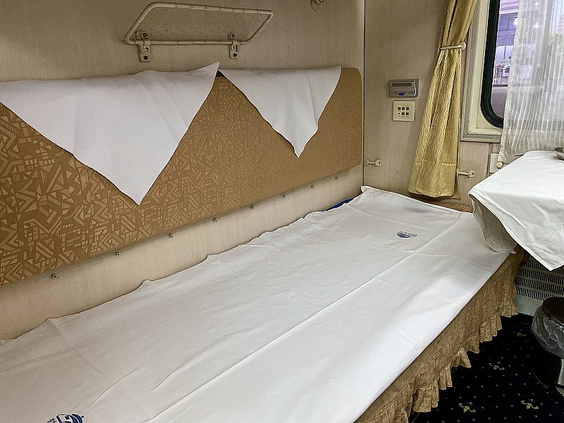 中国老式火车的高级软卧车厢