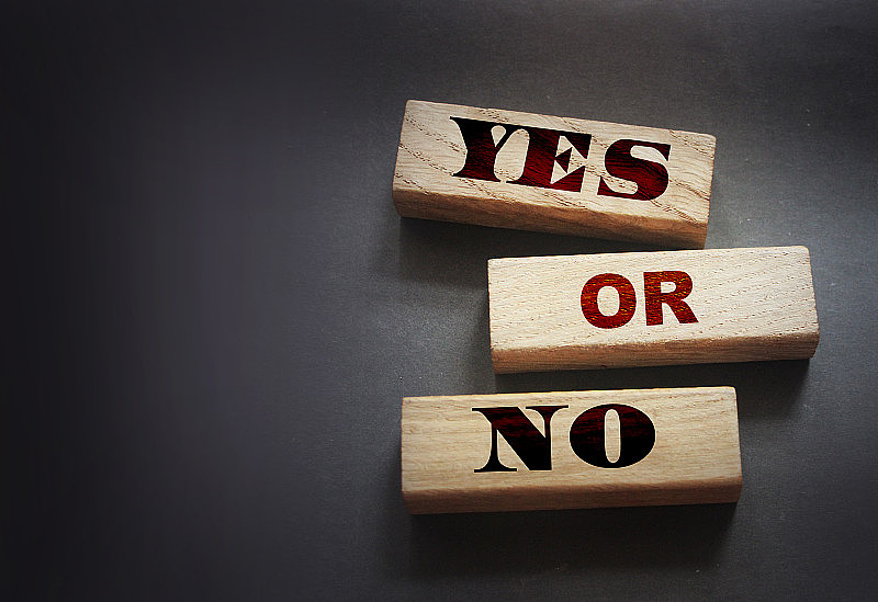 在木块上写上YES或No。选择事业，个人教育理念