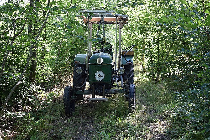为林业工作定制的旧拖拉机