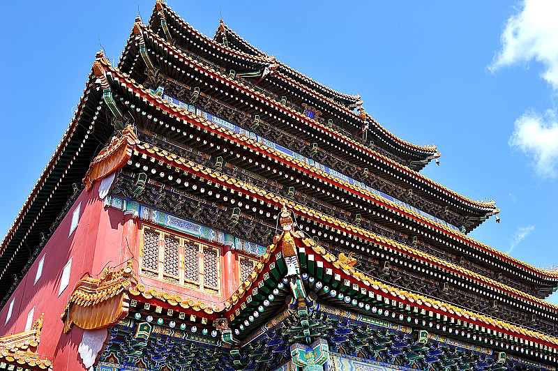 普宁寺，俗称大佛寺，是中国河北承德的一座佛教寺院建筑群。