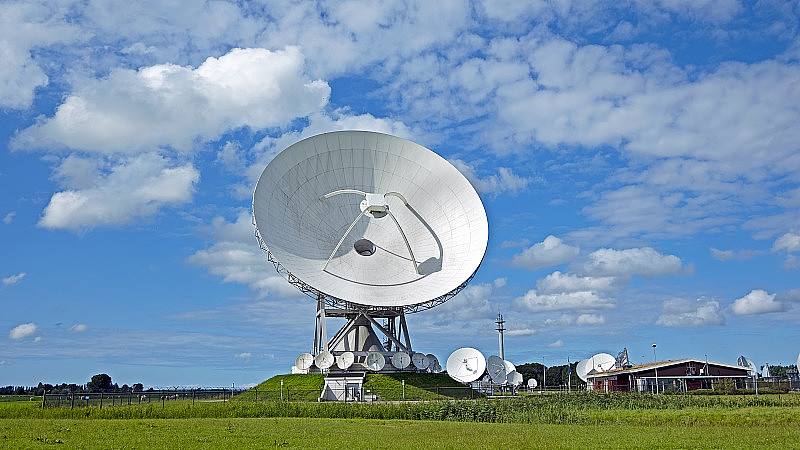 荷兰布伦姆用于卫星通信的大型碟形接收器