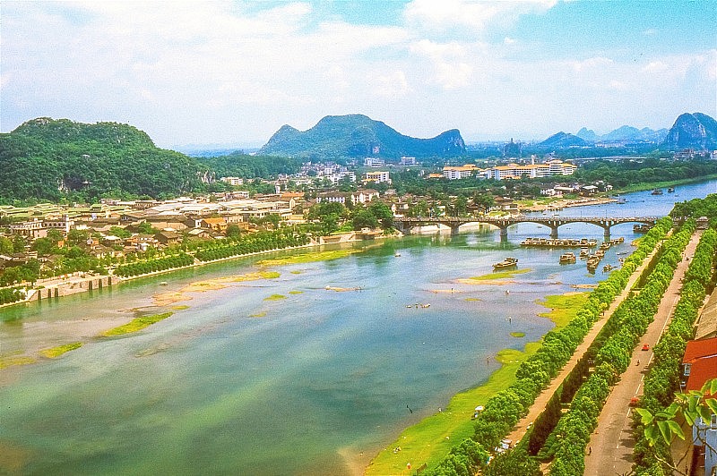 漓江游轮，中国桂林