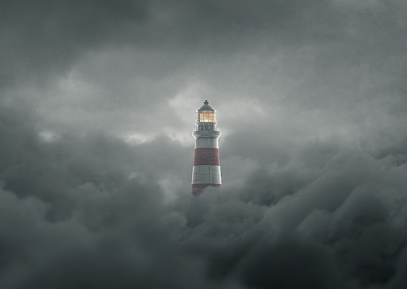 被照亮的灯塔在蓬松的乌云上的3d渲染