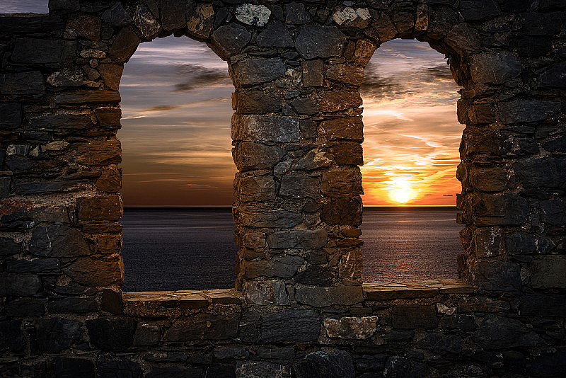 美丽的日落从圣彼得教堂的海上-波尔图威尼斯