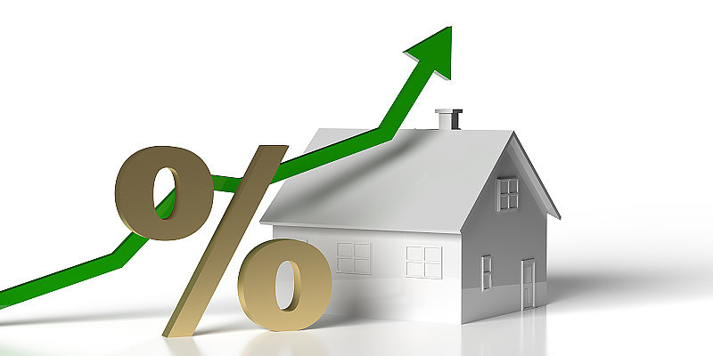 金色百分比象征房屋抵押贷款和上升的绿色箭头