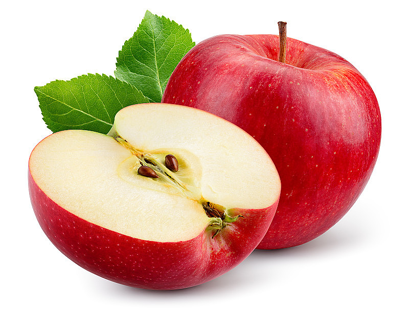 苹果一半用红苹果隔离。白底绿叶的苹果。带有剪切路径的红色应用程序。全景深。