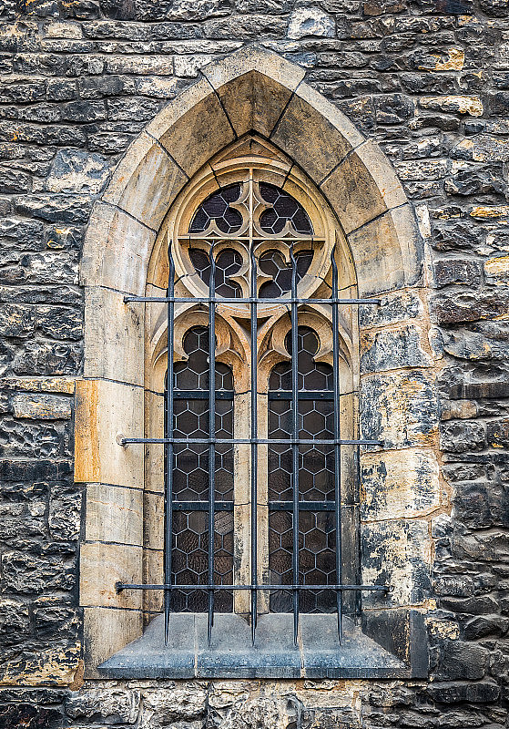 哥特式中世纪风格教堂窗户的建筑细节