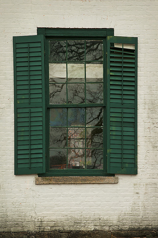 老南校舍教堂窗户与大绿色百叶窗