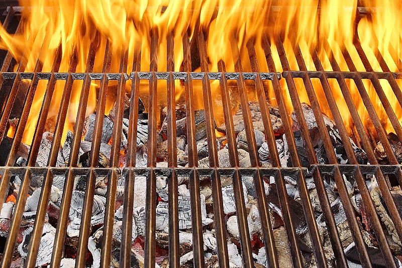热烧烤架和燃烧的火焰，XXXL