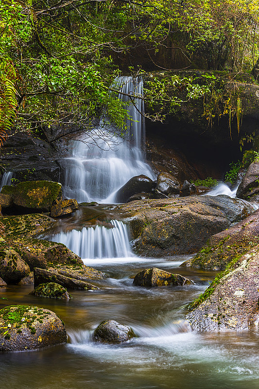 中国桂林华坪自然保护区的瀑布