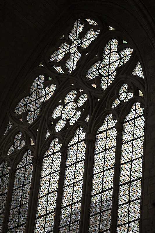 图尔的圣加廷大教堂的彩色玻璃窗