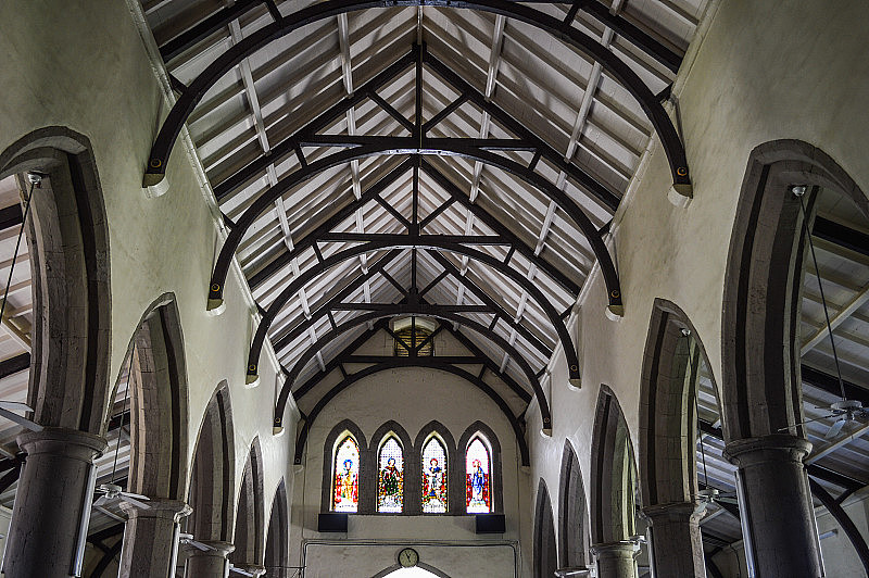 教堂的拱形天花板