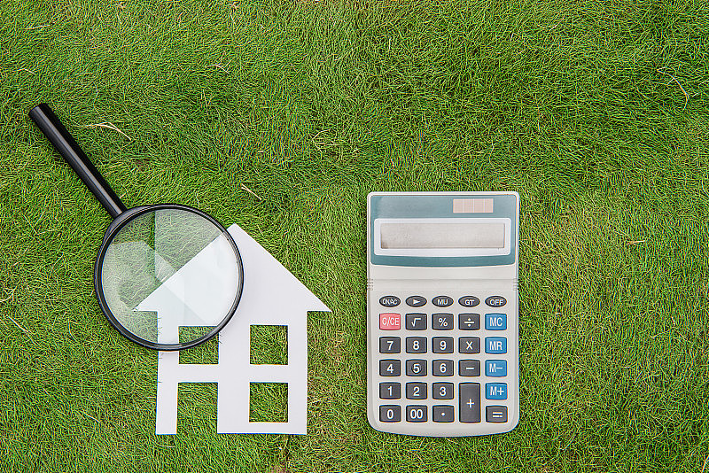 购买绿色建筑房屋抵押计算，计算器与放大镜