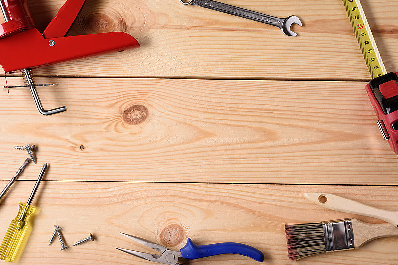 木工，杂工工具在木板上。