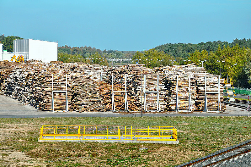 木材加工厂的木材仓库。