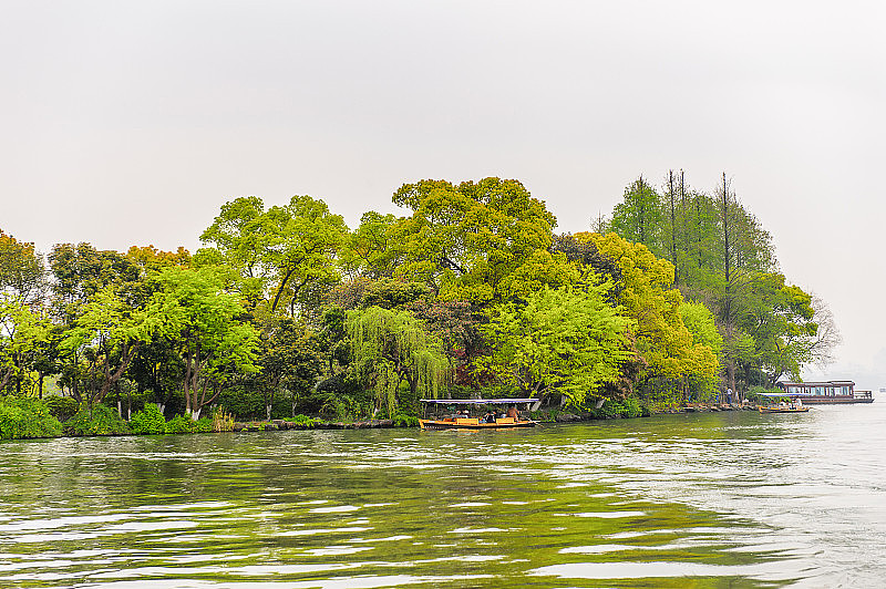 西湖(Xi hu Lake)是杭州的一个淡水湖。联合国教科文组织世界遗产(杭州西湖文化景观)