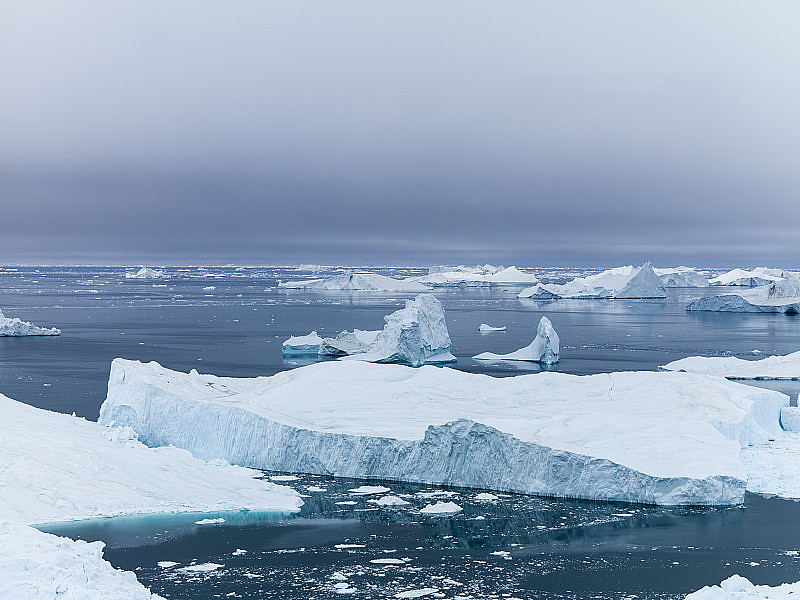 白色的风景，北冰洋上的冰川