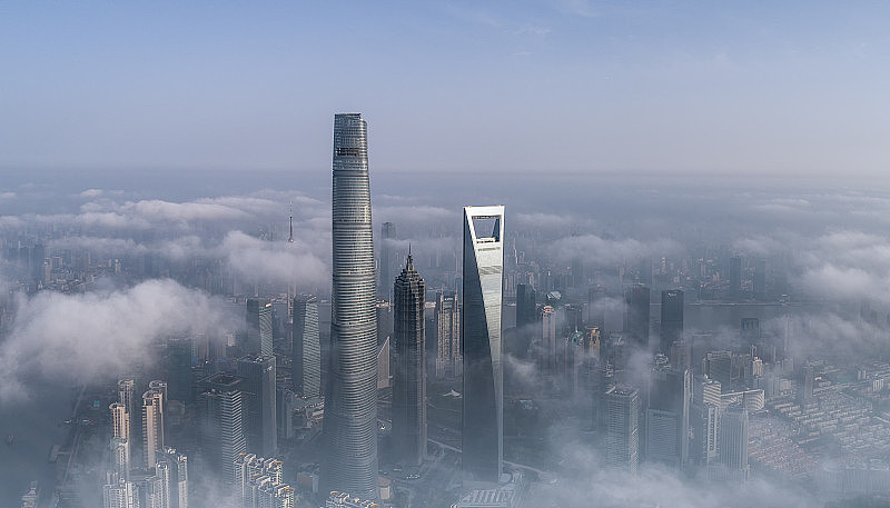 云上的上海摩天大楼