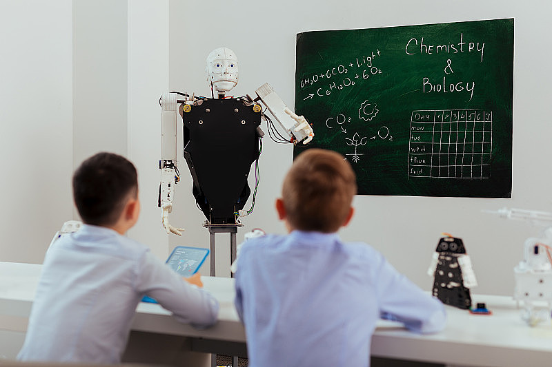 智能自驾机器人在上课