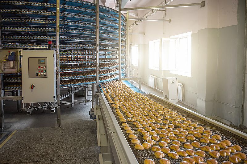 食品厂制造、工业传送带或流水线制作甜饼乾、烘焙及食品生产