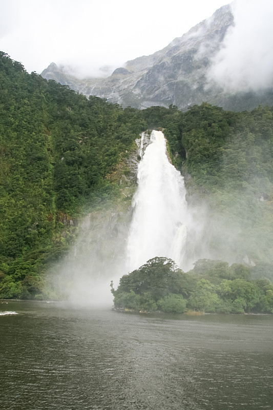 山间河流图片图片