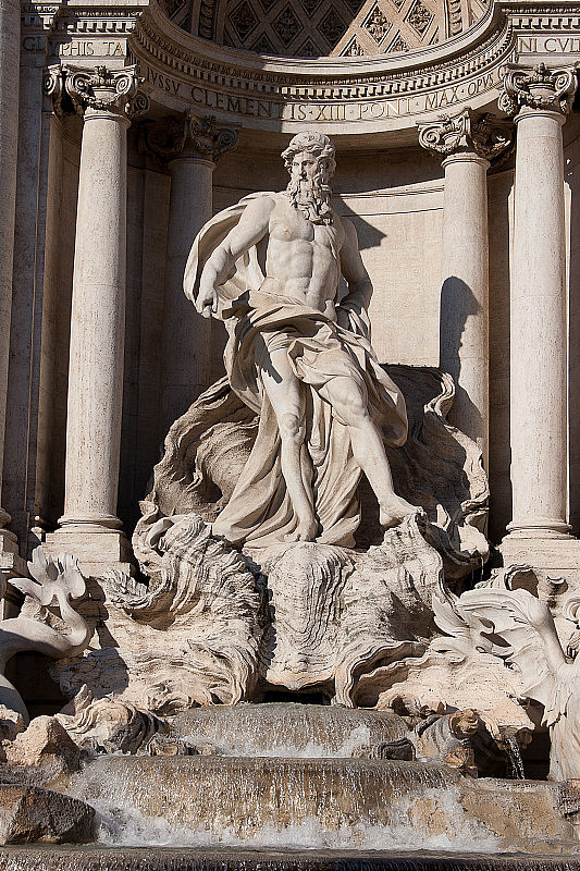 这是罗马拉齐奥特莱维喷泉雕塑的细节