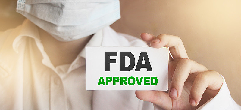 FDA批准的文字在卡片上医生显示。食品和药品协会批准的产品概念