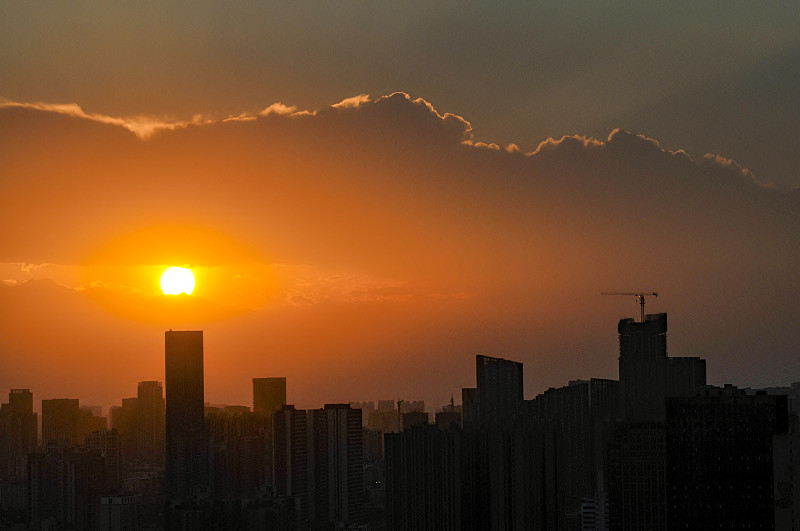 夕阳下的城市背景