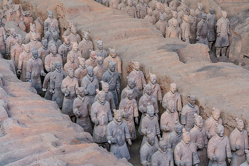 中国西安——2020年2月9日:中国第一个皇帝秦始皇的兵马俑雕塑