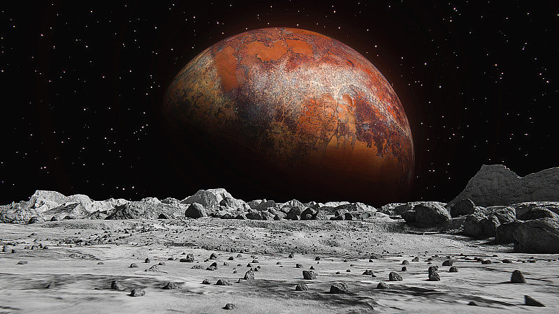 从月球表面看到的太空行星。月球表面布满了小岩石和沙子。飞越月球环形山。概念空间抽象背景。