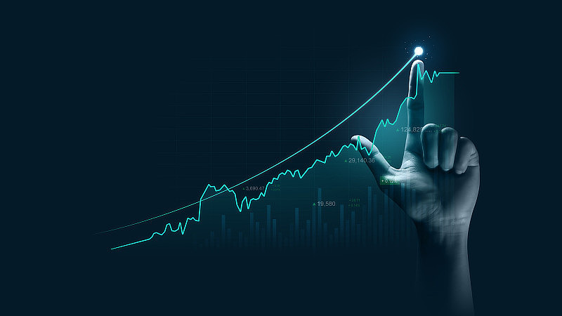 在用数字经济交易所分析股市背景上，商人手指着成长成功金融元宇宙技术金融图投资图。