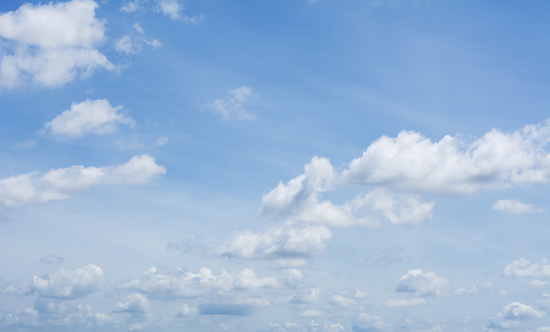 蓝色天空背景