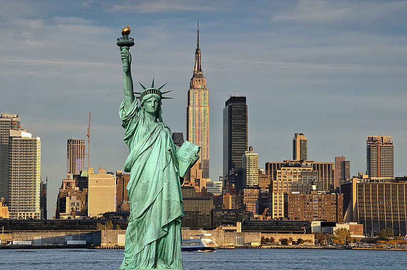 纽约帝国大厦和自由女神像