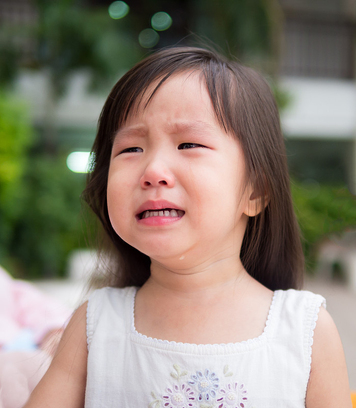 一个可爱的小女孩的肖像