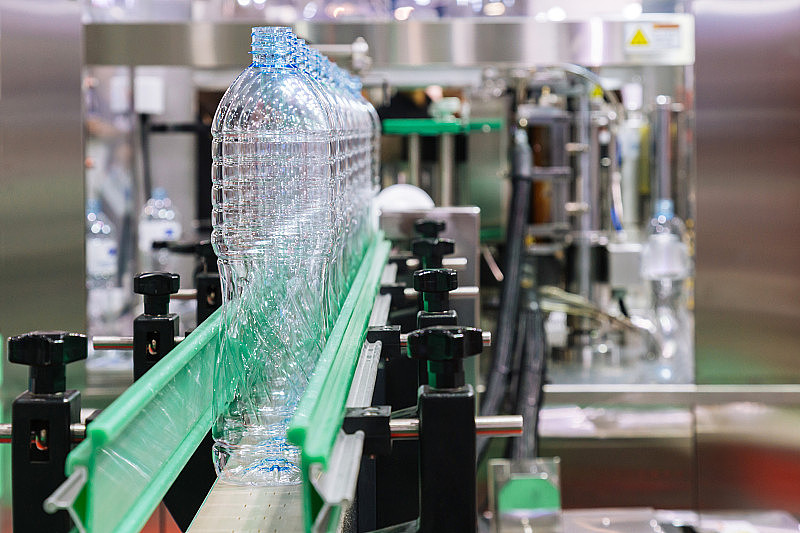 透明塑料瓶厂流水线机在饮料制造中，选择性突出。