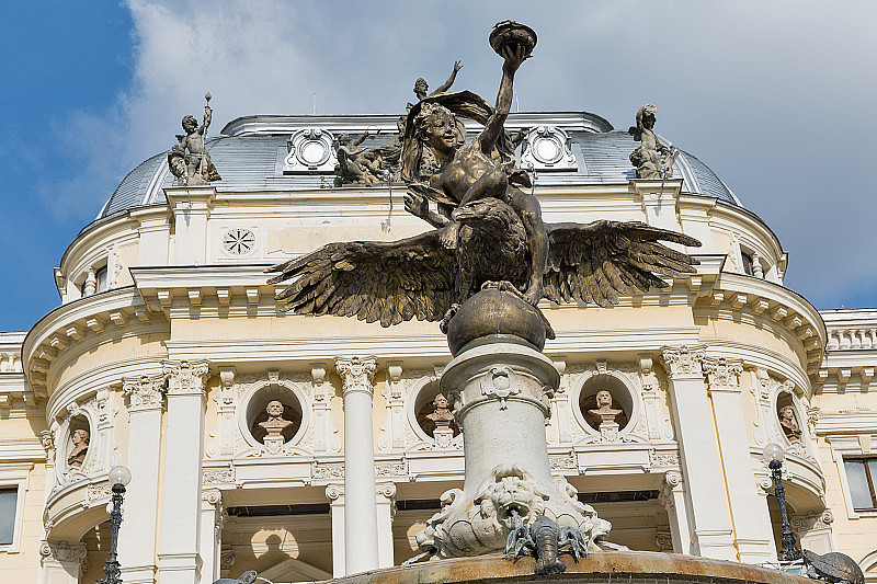 木卫三的喷泉和国家剧院，布拉迪斯拉发，斯洛伐克。
