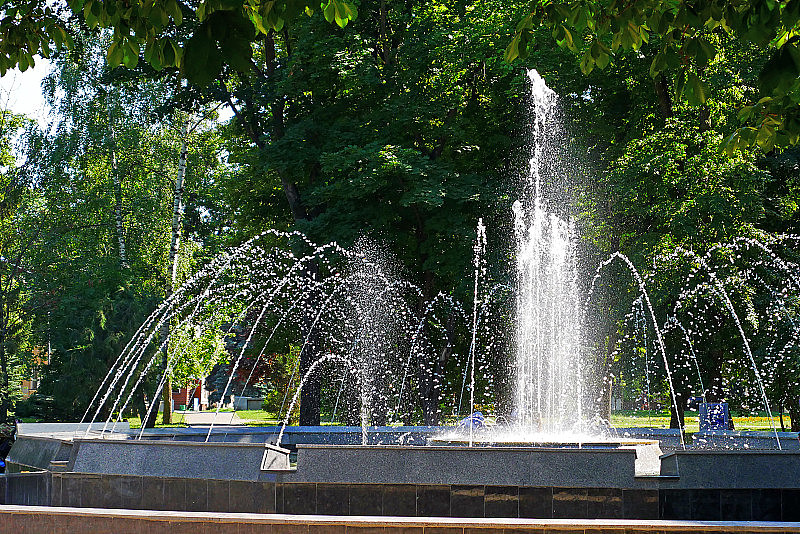 公园里的喷泉。